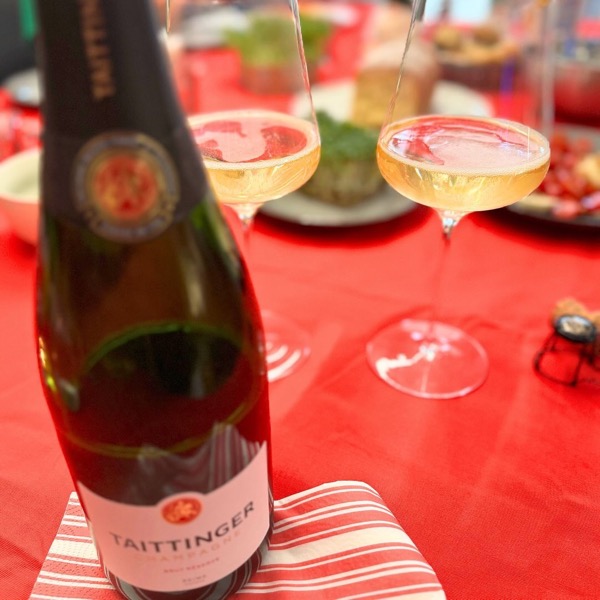 🌟 1. Advent, 1. Dezember – @champagnetaittinger Brut Réserve 🍾

Die Adventszeit mit einem Klassiker einzuläuten, könnte nicht schöner sein: Der…
