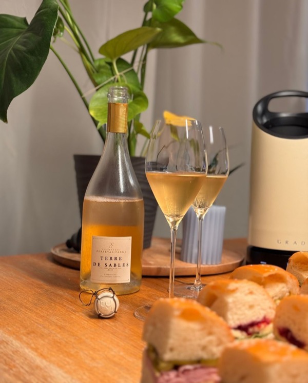 Gestern Abend gab’s bei uns eine kleine Brioche-Platte mit vier Varianten:

🥒 Frischkäse, Kräuter & Gurke 
🦐 Shrimps mit Honig-Senf-Soße 
🧀…