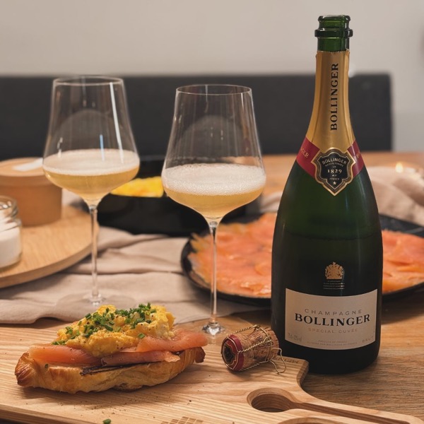 Bei uns ist der erste Weihnachtsfeiertag der Tag der Bescherung, ganz nach amerikanischer Tradition. 🎁✨ Es gibt keinen Abendstress, kein Hetzen ins…