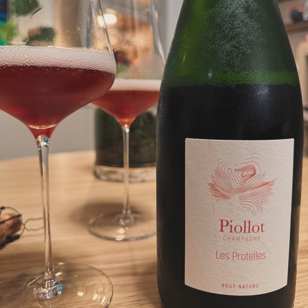 🌹✨ @champagnepiollot - Les Protelles Brut Nature Rosé – ein Rosé, der überrascht und begeistert.

Heute habe ich diesen einzigartigen Tropfen zum…