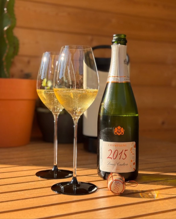 Im Supermarkt entdeckt – und gleich mitgenommen: @champagnecasters – Millésime 2015 Grand Cru Blanc de Blancs. Eine Marke, die man nicht bei den ganz…