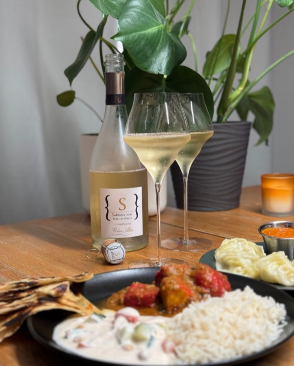 Manche Flaschen kommen immer wieder auf den Tisch weil sie genau das liefern, worauf man Lust hat.

Der @champagnerobertallait – Sublimis 2021 gehört…