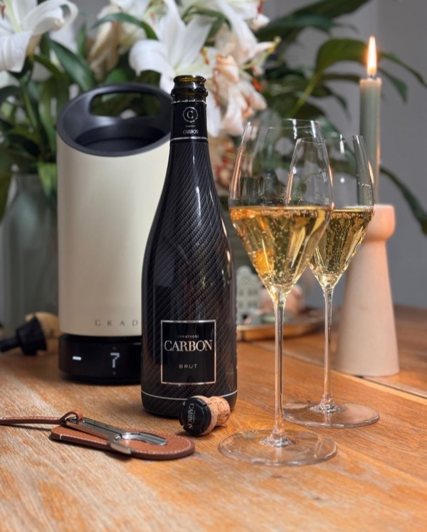 Der @champagnecarbon – Brut Black ist eigentlich so eine Flasche, die man sich im Kopf für Austern oder Kaviar aufhebt.

Bei uns gab’s ihn dann…