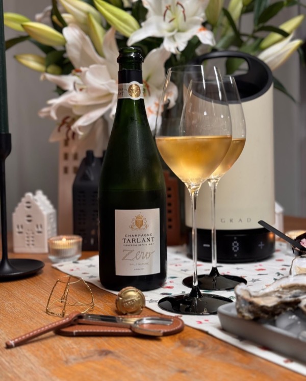 Neulich Abend (als meine @riedel_official Black Tie Gläser noch ganz waren 😢) gabs mal wieder Austern und dazu den @tarlant Zéro.

Kein großes…