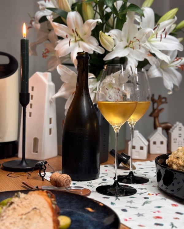 Dieses Jahr war der Essentiel 2015 von @champagnecollardpicard unser Begleiter zum Weihnachtsessen. 
Seit vielen Jahren gibt es bei uns am 25.12.…