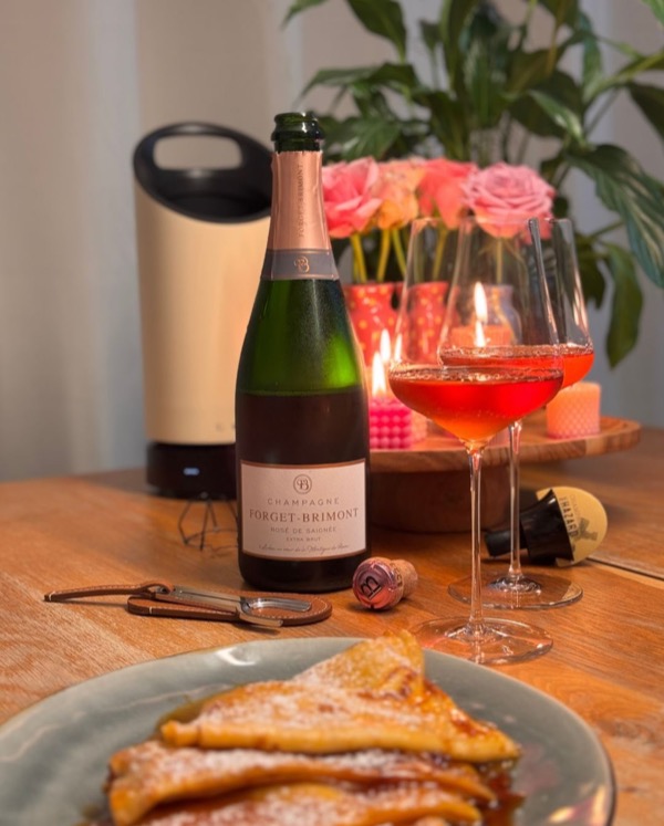 Gestern habe ich auf Instagram was gelernt: In Frankreich war „La Chandeleur“ – der offizielle Tag der Crêpe. Und weil man Traditionen feiern muss,…