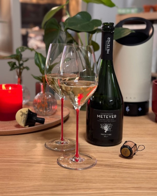 Kein Plan, keine Erwartung – einfach spontan die Flasche geöffnet. Normalerweise mache ich mir Gedanken, welche Flasche aus welchem Grund heute gut…