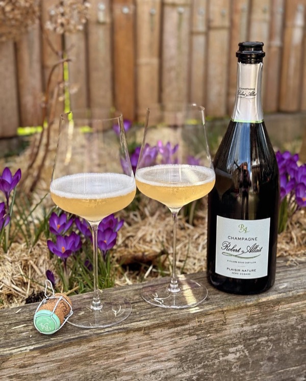 Heute ist einer dieser Tage, an denen der Garten langsam wieder Farbe bekommt. Die ersten Krokusse sprießen, die Sonne wärmt zumindest schon das…