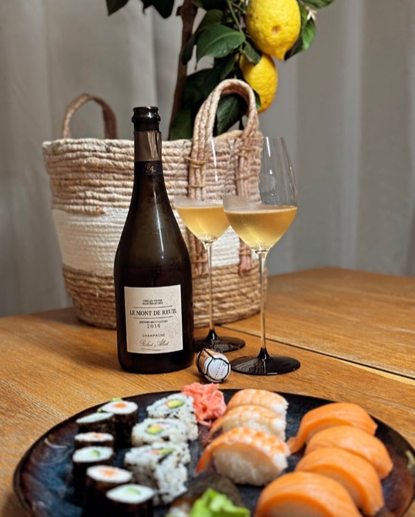 Den Le Mont de Reuil 2016 von @champagnerobertallait hatte ich vor ein paar Tagen bereits zu einer Jausenplatte geöffnet (siehe Post vom 22. März) –…
