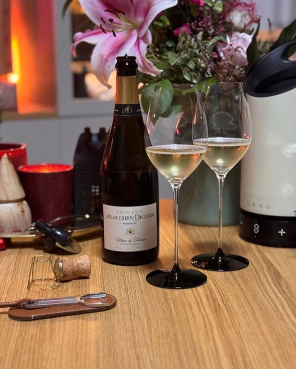 Den ganzen Tag am Rechner, Formularen und Behördenkram – und am Abend wollte ich einfach etwas Leichtigkeit. Der Blanc de Blancs von…