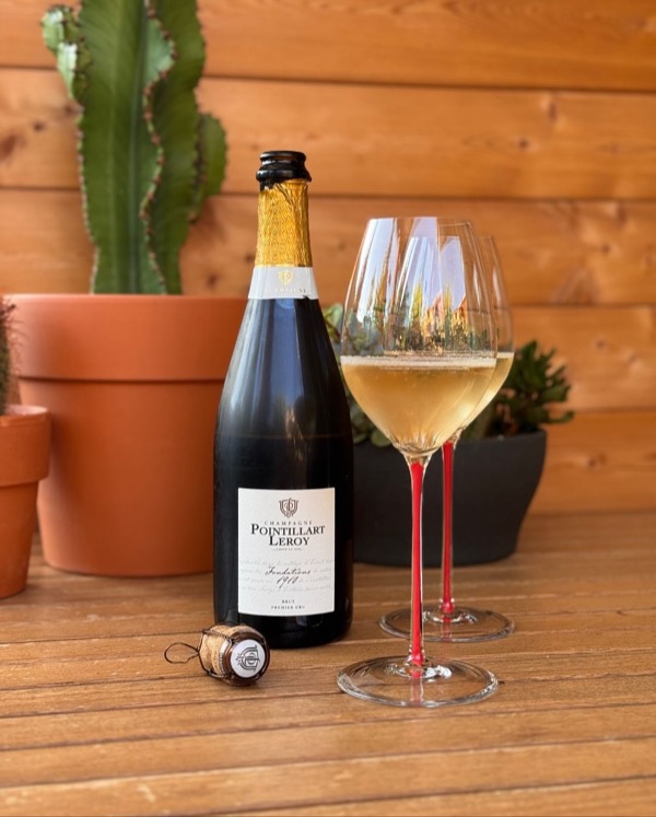 Mit dem Fondations 1910 ehrt die Familie @champagne.pointillart.leroy ihre über 100-jährige Geschichte in Écueil.

Und genau so schmeckt er auch:…