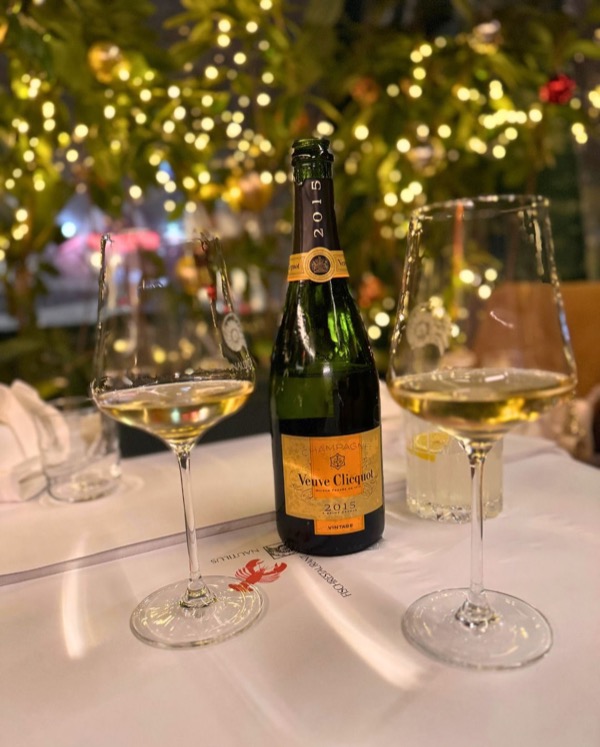 Neulich hat es uns ins @fischrestaurantnautilus in Wien verschlagen.

Zum Start gab’s Austern: Fines de Claire & Gillardeau, beide super frisch,…