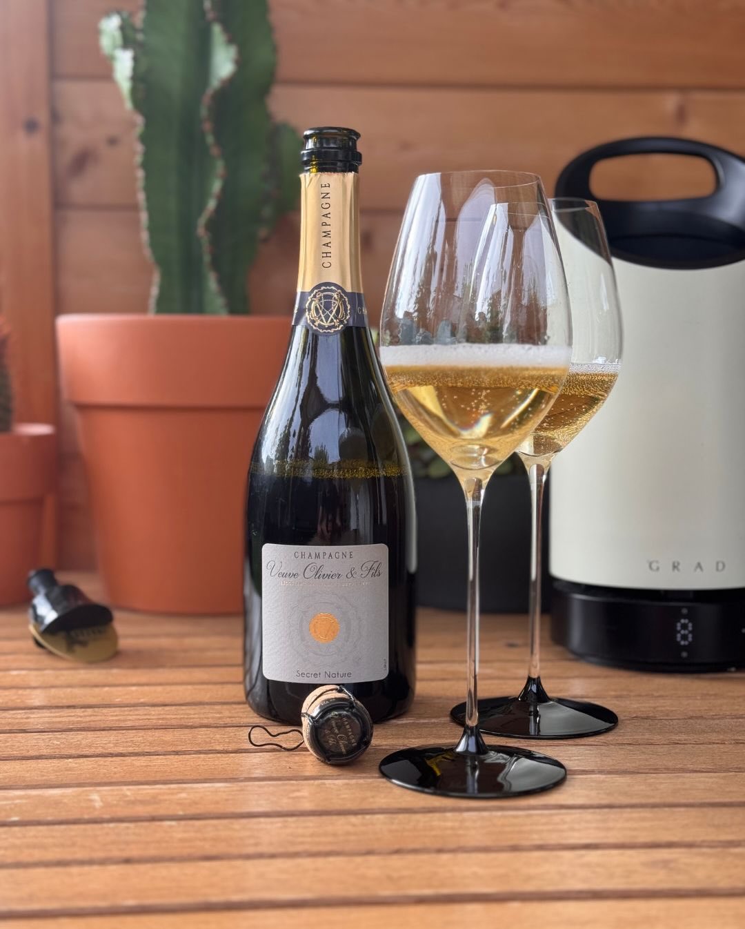 Heute habe ich mal wieder eine Flasche von @veuve_olivier_et_fils geöffnet. Und zwar den Secret Nature. Das ist ein Brut Nature - also komplett ohne…