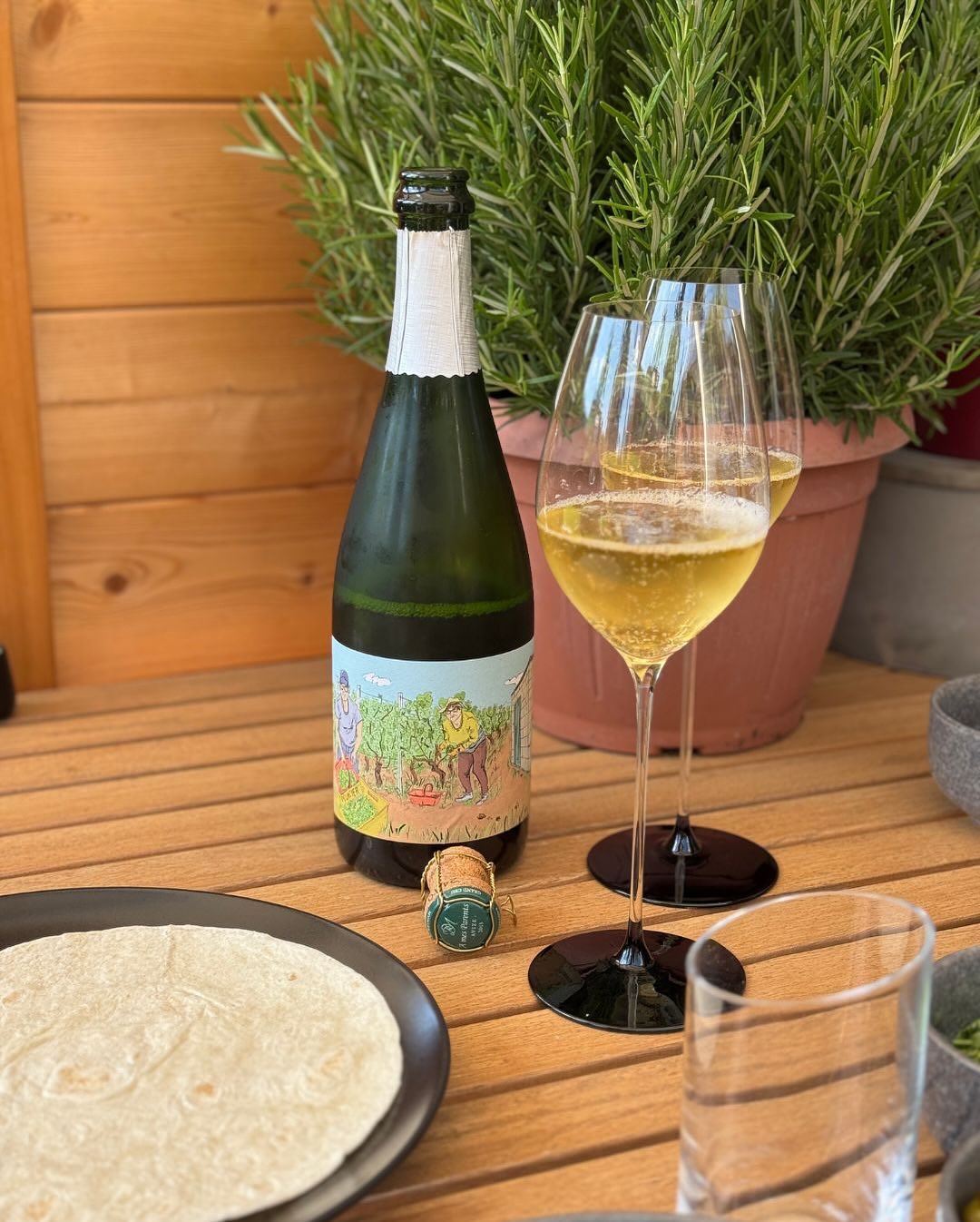 Grill, Gemüse, Wraps. Und im Glas? Präzision pur. ​ ​Heute Mittag war die Stimmung so frei wie das Essen. Die Kinder wollten Wraps – Freestyle natürlich – mit allem, was dazugeh… (1)