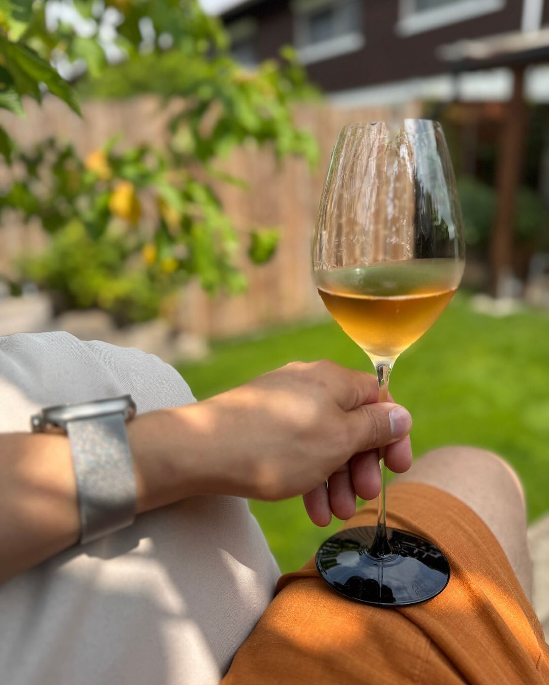Heute zum Frühstück: French Toast mit Vanille, frischen Beeren und Puderzucker. Für die Kids? Schokocreme oben drauf. ​ Für uns dafür eine Flasche @champagnehenriot – Brut Rosé.… (8)