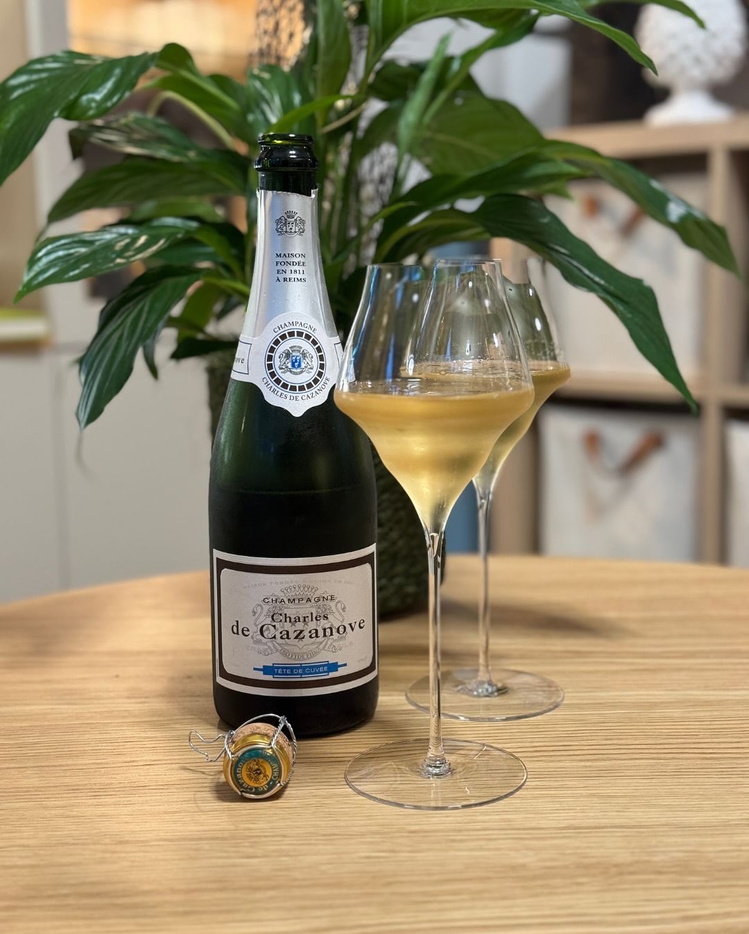 Heute mal wieder was aus der Supermarkt-Kategorie. ​ ​Zwei Flaschen, ein Supermarkt, 17,99 € das Stück. Gekauft bei Hofer – rein aus Neugier: @champagnedecazanove – Tête de Cuvé… (1)