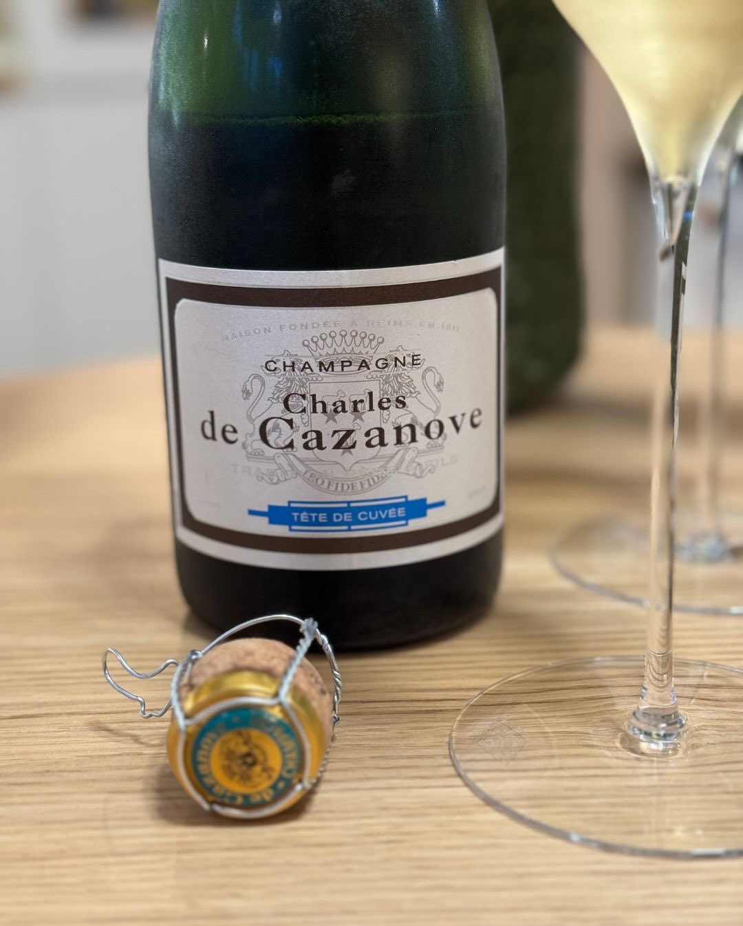 Heute mal wieder was aus der Supermarkt-Kategorie. ​ ​Zwei Flaschen, ein Supermarkt, 17,99 € das Stück. Gekauft bei Hofer – rein aus Neugier: @champagnedecazanove – Tête de Cuvé… (3)
