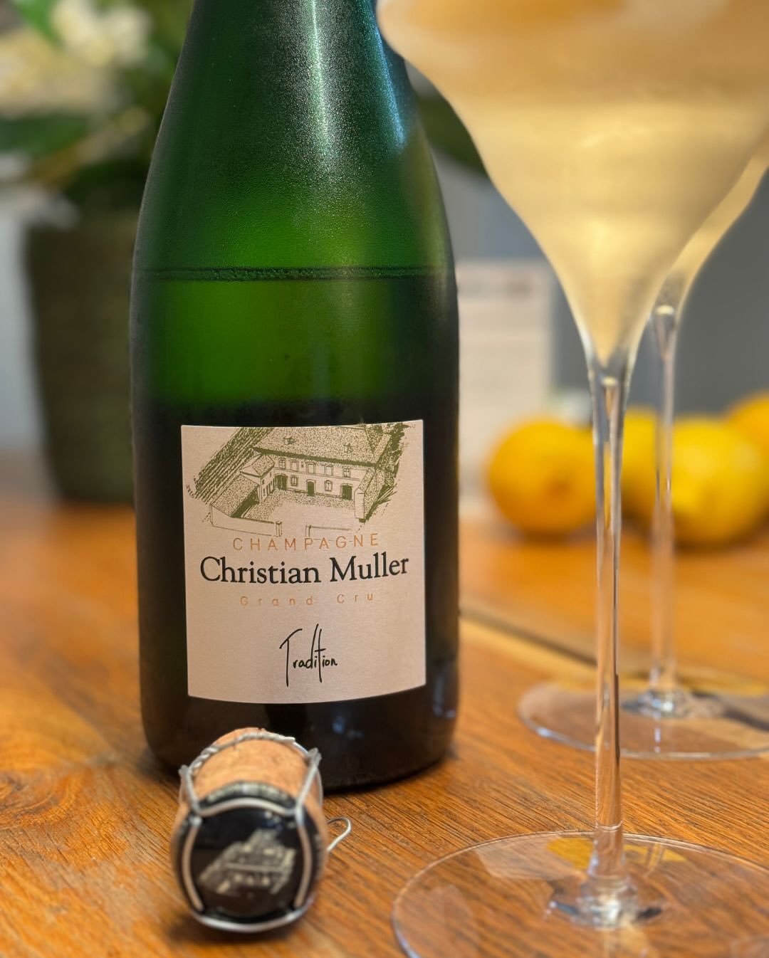 @champagnechristianmuller – Tradition – Grand Cru. ​ ​Wie der Name schon sagt: Diese Cuvée steht für die Tradition der Champagne. Erzeugt aus 30 verschiedenen Parzellen in Maill… (5)