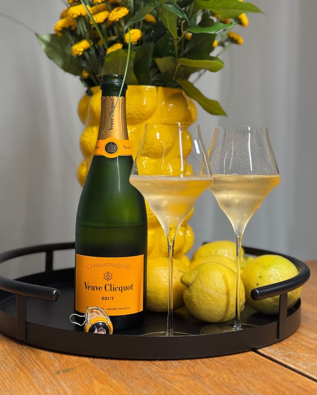 Heute mal wieder ein Klassiker im Glas: @veuveclicquot – Yellow Label Brut. Mich interessiert: ​Welche Flasche von Veuve Clicquot würdet ihr empfehlen? ​ Sollte ich unbedingt di… (1)