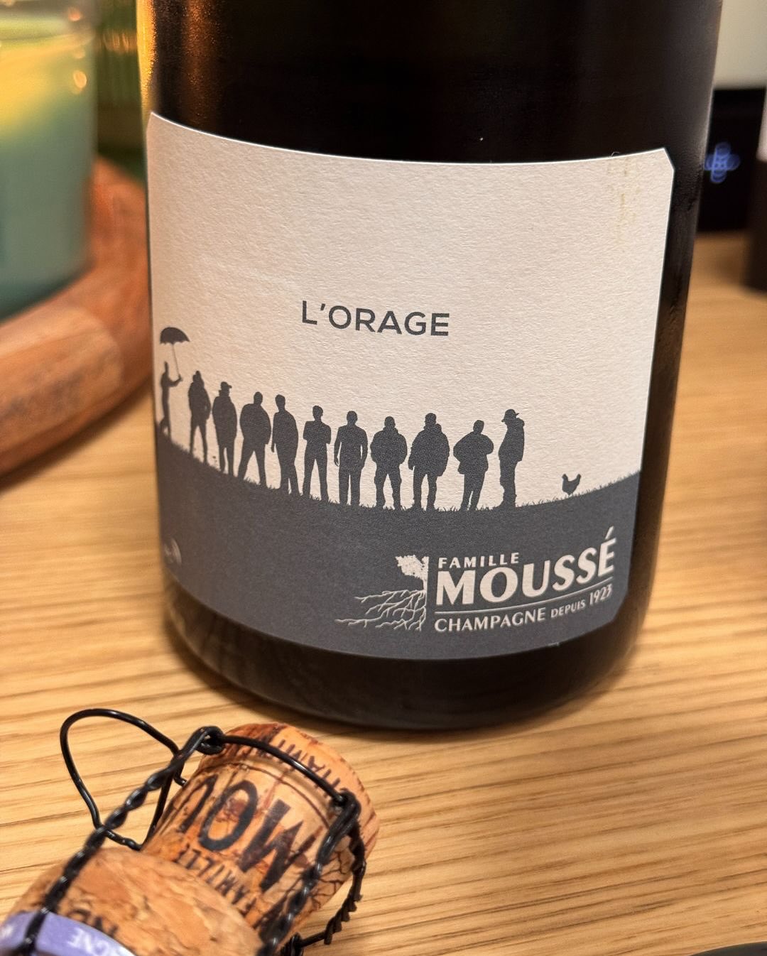 Nach dem stressigen Freitag und einer kleinen Halloween-Party war gestern Abend einfach Stille angesagt. ​ Dazu die erste Flasche aus einem breiten Repertoire, das ich in Zukunf… (6)