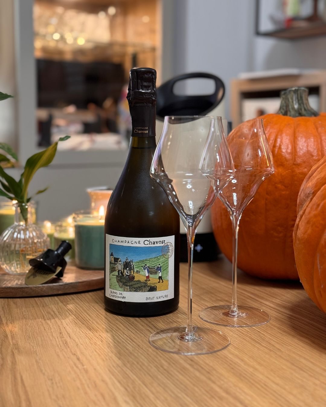 Ich hatte in den letzten Monaten einige wirklich schöne Begegnungen mit @champagnechavost – jede Flasche präzise, lebendig, modern gedacht. ​Gestern dann aber: das erste Mal „Ma… (3)