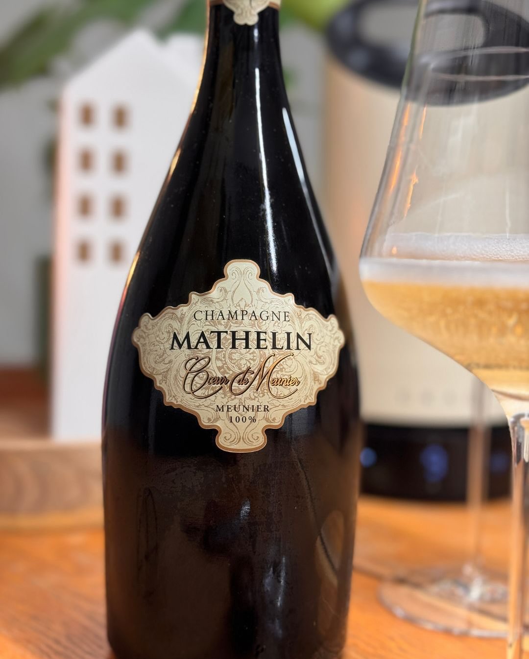 Wie stark lässt du dich von der Optik einer Flasche beeinflussen? ​ Ich versuche es eigentlich komplett auszublenden. Meine Frau – Designerin – bewertet das aber immer mit. Und … (5)