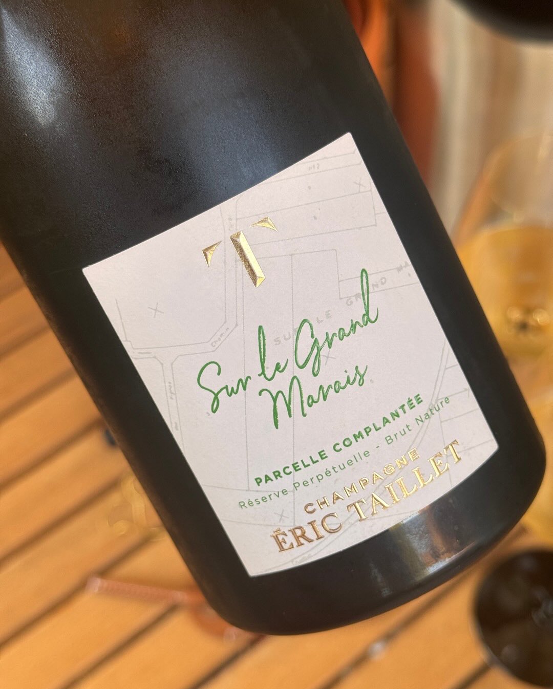 Heute zeige ich euch den “Sur le Grand-Marais” von Champagne Éric Taillet. ​ ​@champagneerictaillet baut diese Cuvée aus einer einzigen Parzelle auf: dem Grand-Marais. Eine Lage… (10)
