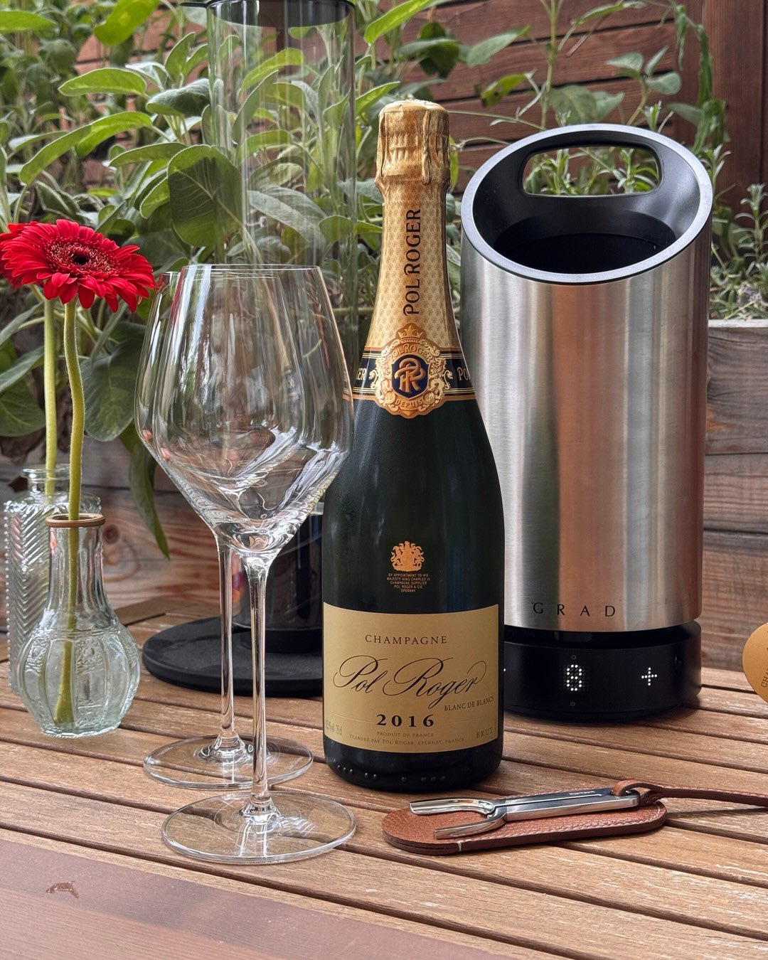 100% Chardonnay aus sechs Grands Crus der Côte des Blancs, alle separat vergoren. So arbeitet @pol_roger beim Blanc de Blancs 2016. Ich kann kein einzelnes Aroma benennen was hi… (3)