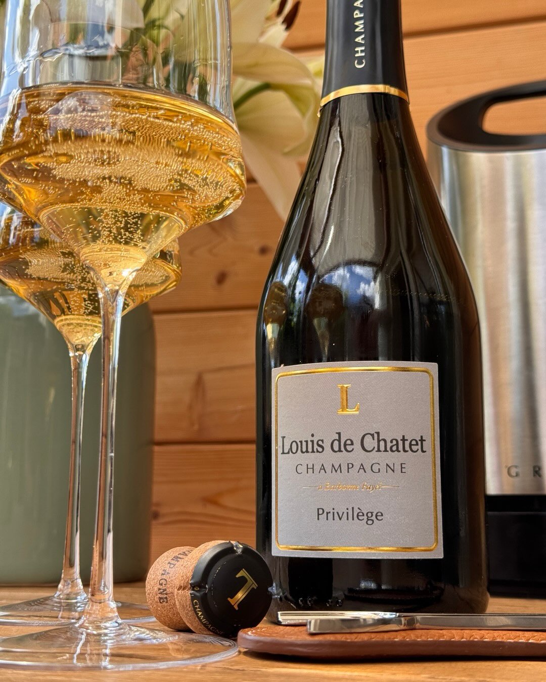 Der Privilège von @louis_de_chatet ist eine Cuvée aus Barbonne-Fayel. Das liegt nicht in den klassischen Grand-Cru-Lagen der Côte des Blancs, sondern an der Côte de Sézanne. Das… (7)
