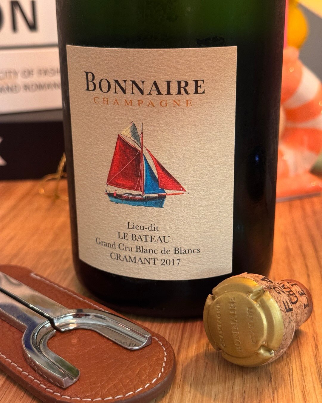 100% Chardonnay, ein einziges Lieu-dit, ein einziger Jahrgang, sieben Jahre auf der Hefe. Das ist die Logik hinter dem Le Bateau 2017 von @bonnaireclouet . Le Bateau ist kein ge… (5)