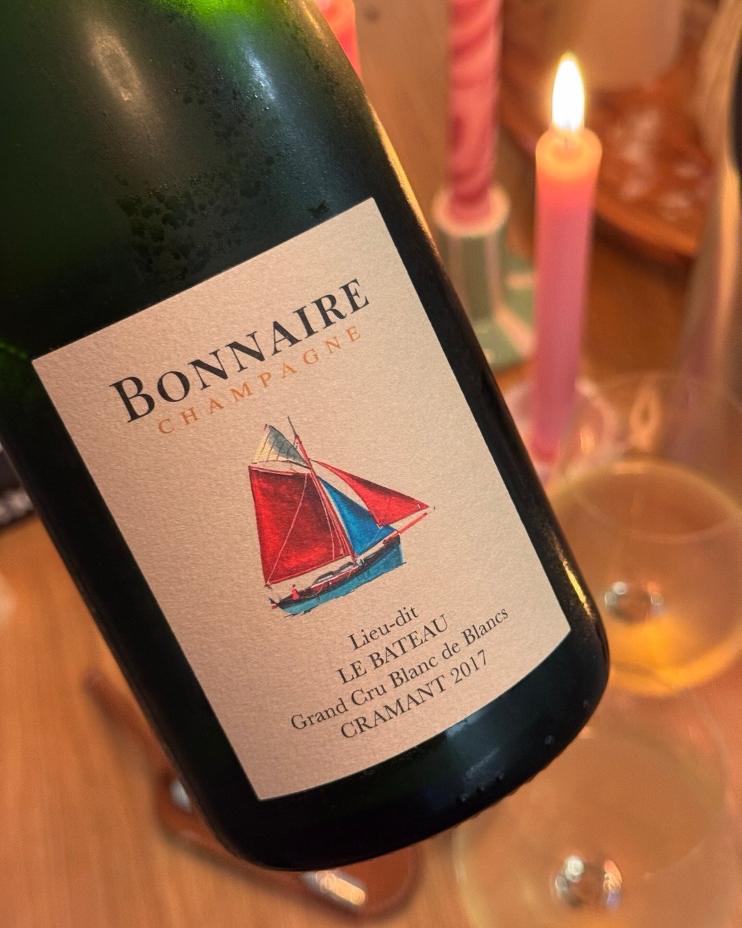 100% Chardonnay, ein einziges Lieu-dit, ein einziger Jahrgang, sieben Jahre auf der Hefe. Das ist die Logik hinter dem Le Bateau 2017 von @bonnaireclouet . Le Bateau ist kein ge… (9)