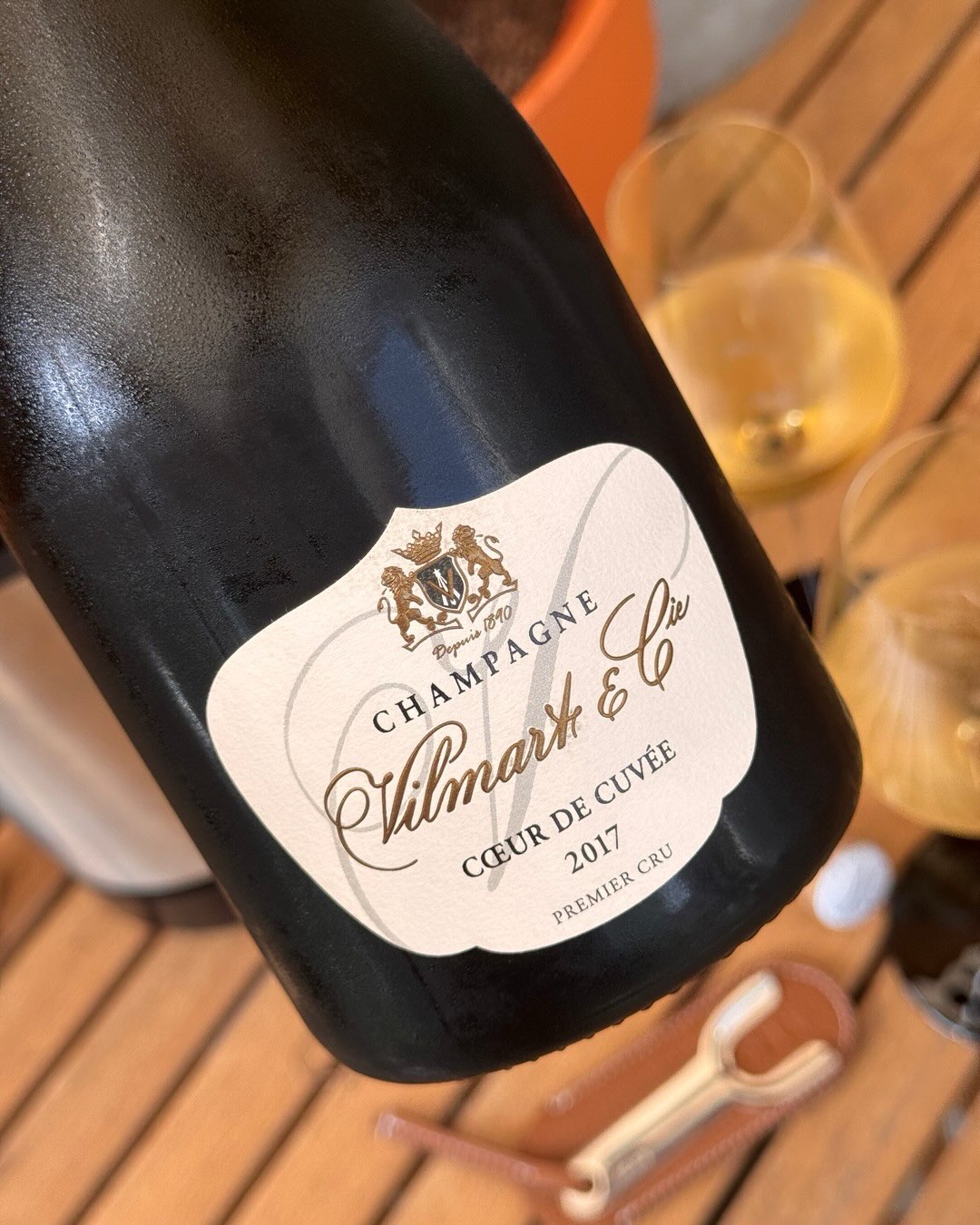 Die zitrische Frucht, die feine Vanille und die Mineralik haben mir beim Coeur de Cuvée 2017 von @champagnevilmart am meisten gefallen. Die Mousse ist seidig, und der Wein an si… (10)