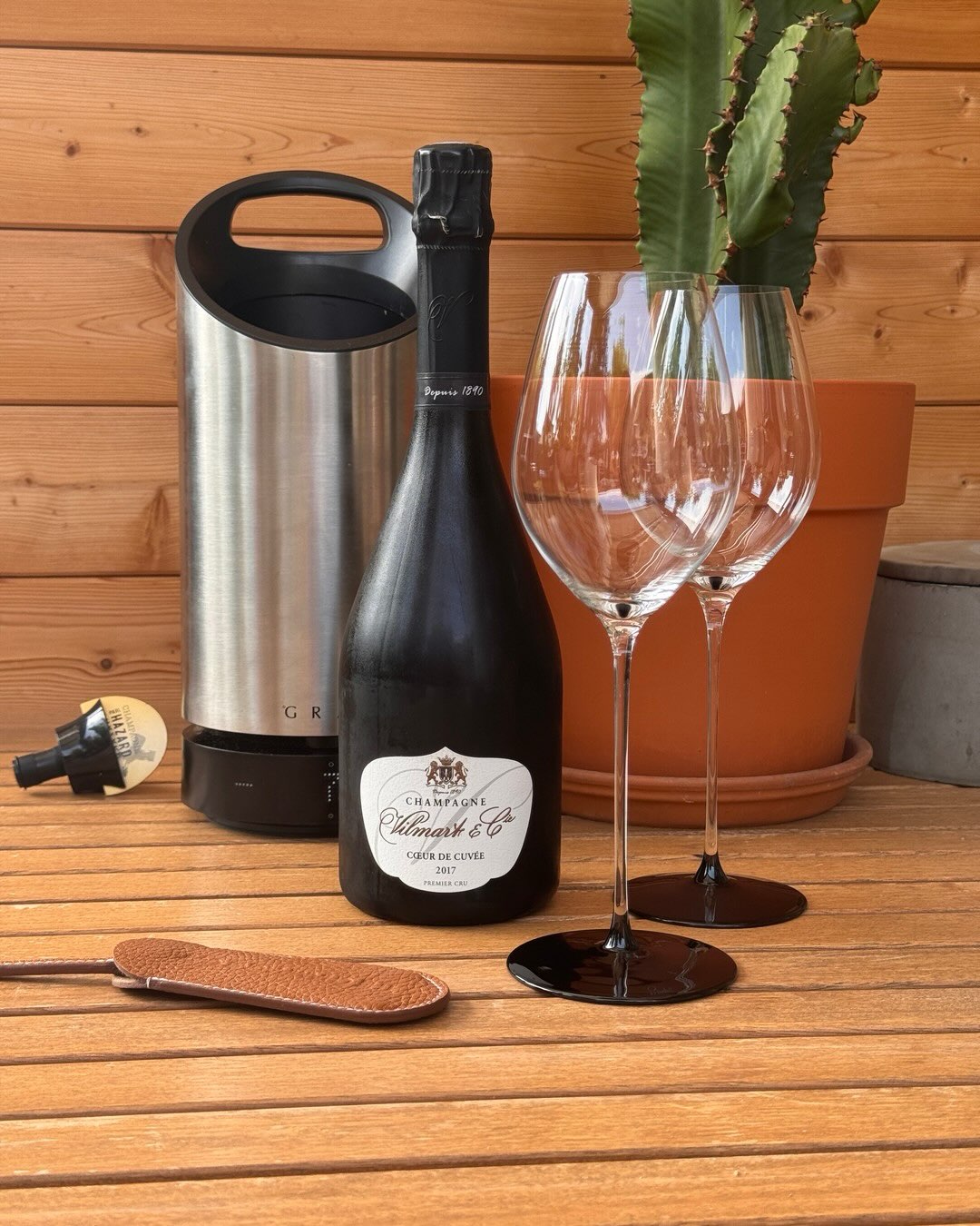 Die zitrische Frucht, die feine Vanille und die Mineralik haben mir beim Coeur de Cuvée 2017 von @champagnevilmart am meisten gefallen. Die Mousse ist seidig, und der Wein an si… (3)