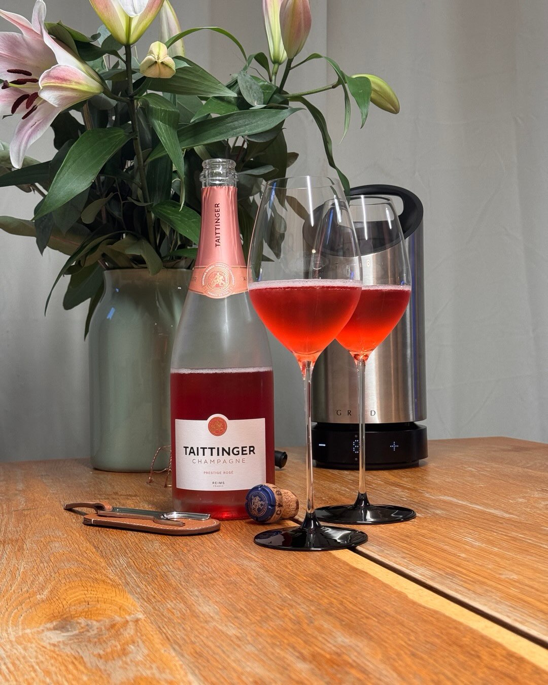 Reife Beeren, Himbeere, Erdbeere und dazu eine Mineralik, die das alles trotzdem interessant macht. Für mich trifft der Prestige Rosé von @champagnetaittinger genau das, was ich… (1)