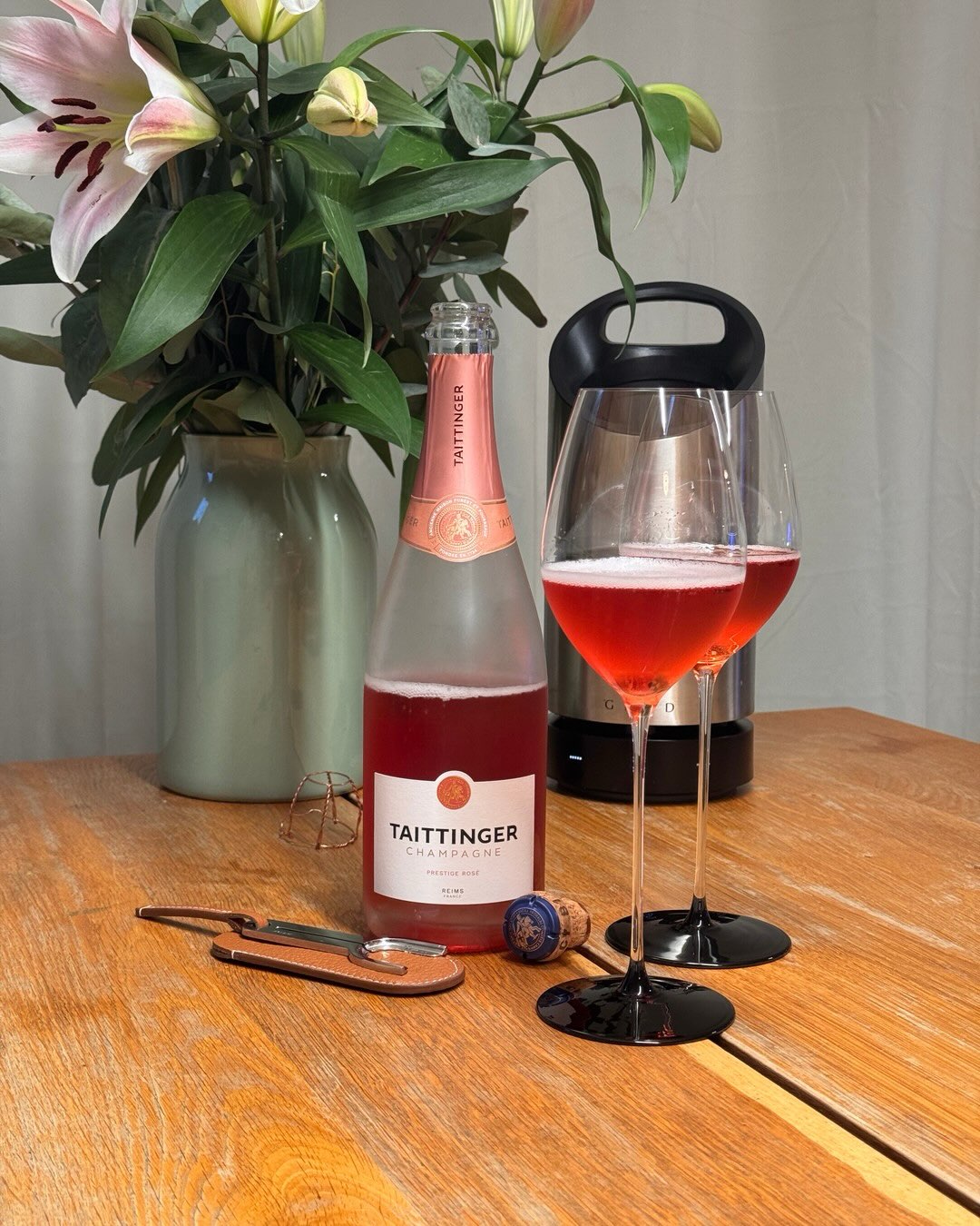 Reife Beeren, Himbeere, Erdbeere und dazu eine Mineralik, die das alles trotzdem interessant macht. Für mich trifft der Prestige Rosé von @champagnetaittinger genau das, was ich… (7)
