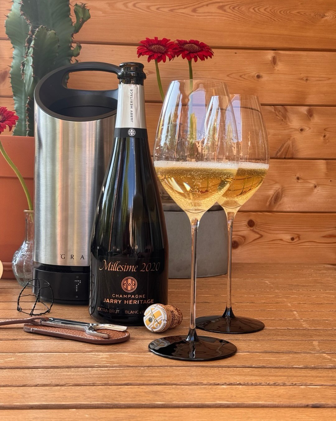 Diese Cuvée hat eine Tiefe und Wucht, die ich so selten bei reinem Chardonnay erlebt habe. 100% Chardonnay, 48 Monate Hefelagerung, 4 g/l Dosage, Jahrgang 2020. Das klingt erstm… (1)