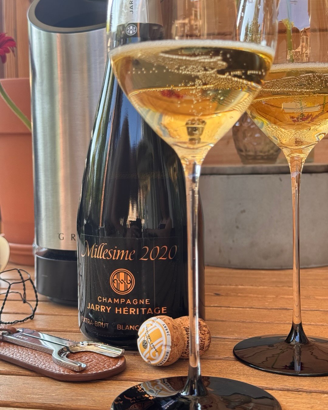 Diese Cuvée hat eine Tiefe und Wucht, die ich so selten bei reinem Chardonnay erlebt habe. 100% Chardonnay, 48 Monate Hefelagerung, 4 g/l Dosage, Jahrgang 2020. Das klingt erstm… (7)