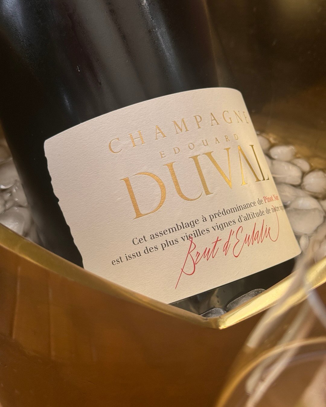Ein Jeroboam verändert alles. Ich kenne die Brut Eulalie von @champagne_edouard_duval bereits aus der 0,75-Liter-Flasche. Frische rote Frucht, Kirsche, Himbeere, eine zarte Bais… (10)