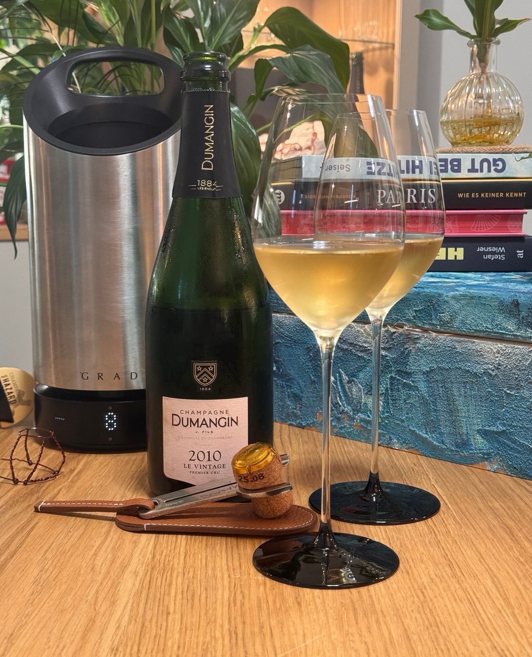 2010 ist der Jahrgang, der für mich immer ein ganz besonderer sein wird. ❤️ Dieses Jahr durfte @champagnedumangin dieses 16. Jubiläum mit seiner 2010er Vintage Cuvée begleiten. … (1)