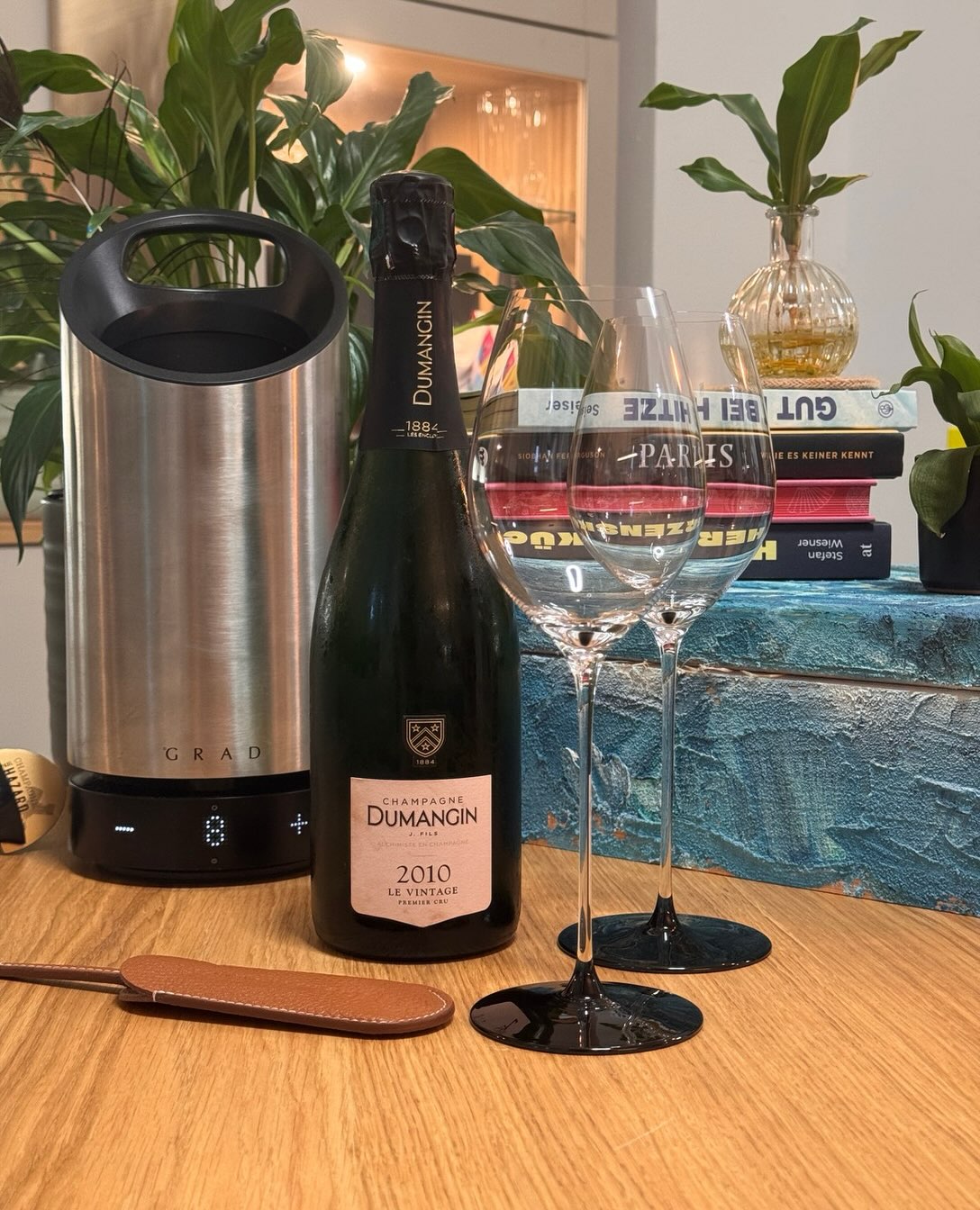 2010 ist der Jahrgang, der für mich immer ein ganz besonderer sein wird. ❤️ Dieses Jahr durfte @champagnedumangin dieses 16. Jubiläum mit seiner 2010er Vintage Cuvée begleiten. … (3)