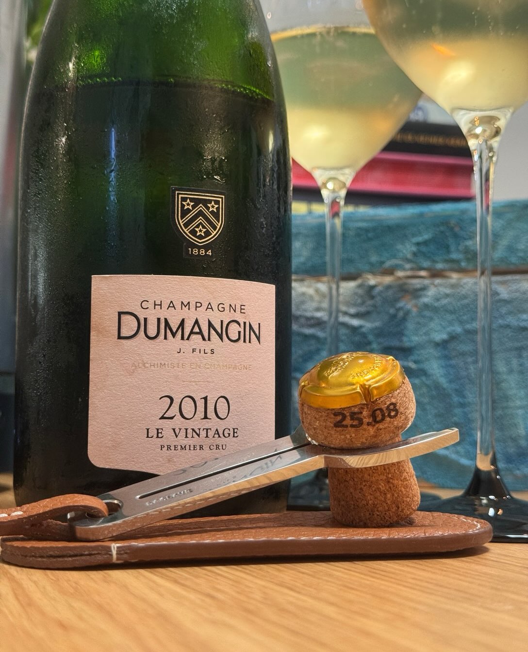 2010 ist der Jahrgang, der für mich immer ein ganz besonderer sein wird. ❤️ Dieses Jahr durfte @champagnedumangin dieses 16. Jubiläum mit seiner 2010er Vintage Cuvée begleiten. … (7)