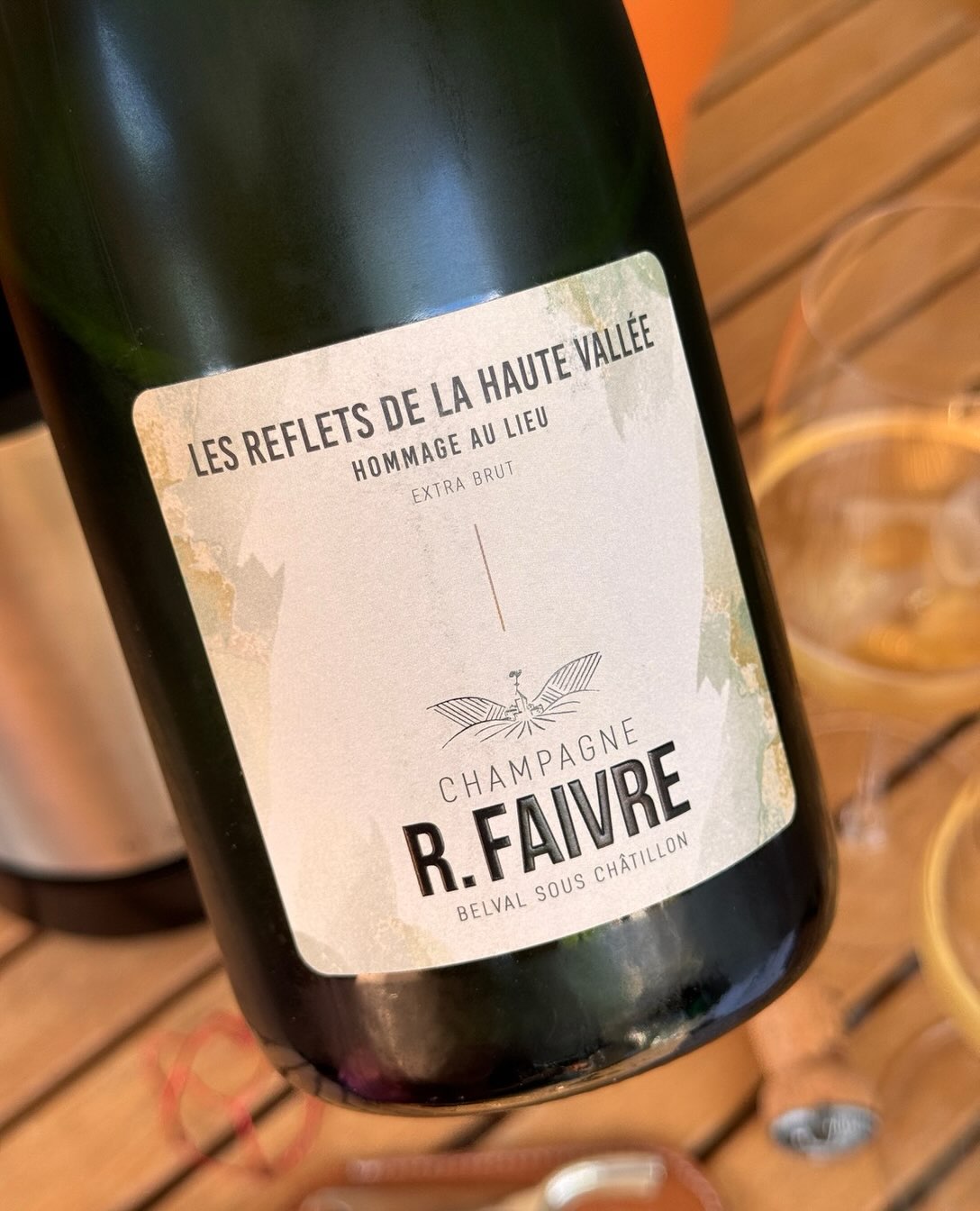 Hefeweizen. Ja, wirklich. Das war mein erster Gedanke beim Öffnen dieser Flasche. @champagnefaivre ist ein kleines Winzerhaus aus Belval-sous-Châtillon, tief in der Vallée de la… (10)
