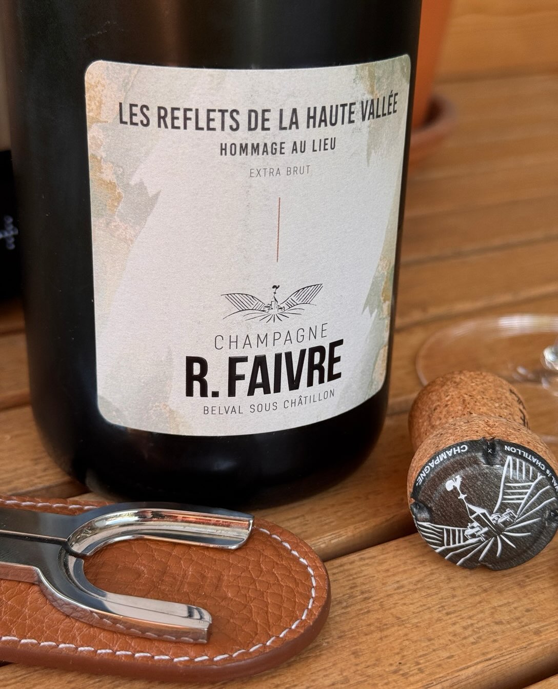 Hefeweizen. Ja, wirklich. Das war mein erster Gedanke beim Öffnen dieser Flasche. @champagnefaivre ist ein kleines Winzerhaus aus Belval-sous-Châtillon, tief in der Vallée de la… (5)