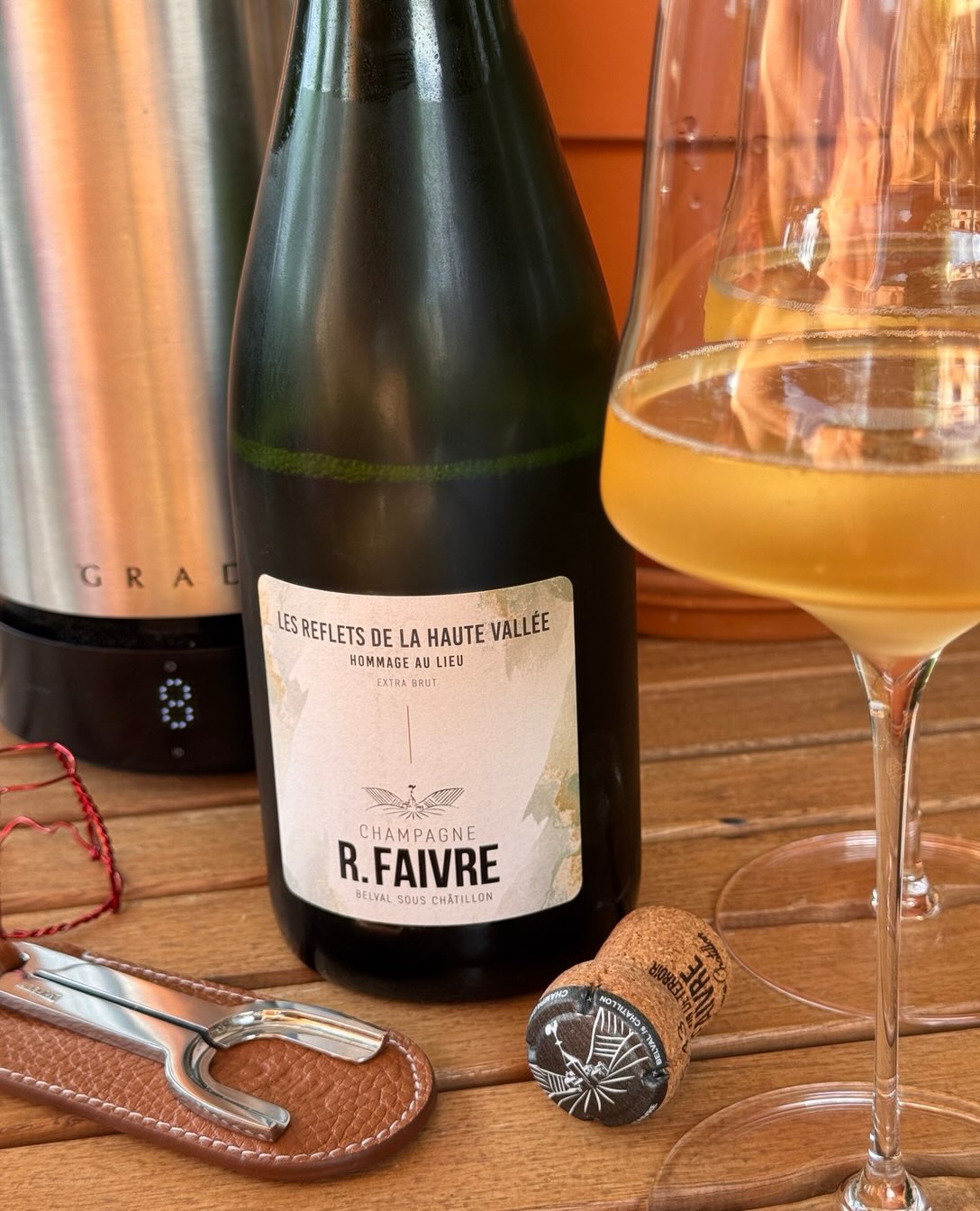 Hefeweizen. Ja, wirklich. Das war mein erster Gedanke beim Öffnen dieser Flasche. @champagnefaivre ist ein kleines Winzerhaus aus Belval-sous-Châtillon, tief in der Vallée de la… (7)