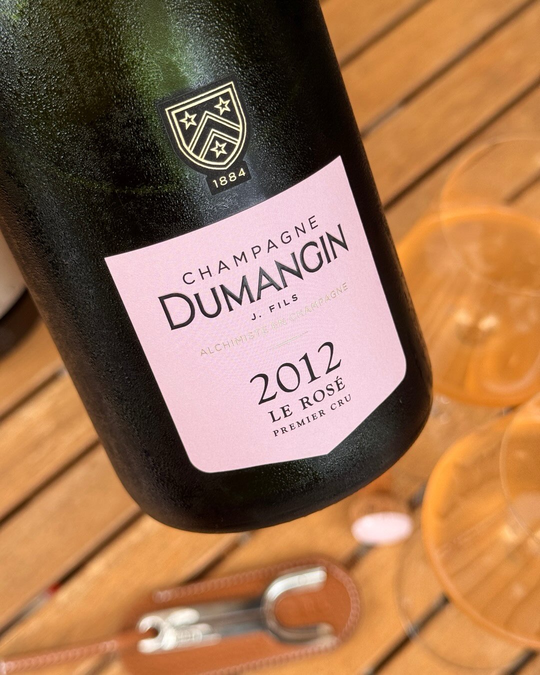 Dieser Rosé hat 14 Jahre auf der Hefe verbracht, bevor er in meinem Glas gelandet ist. Und direkt im Vergleich mit dem 2010er Vintage von @champagnedumangin wird klar, was das H… (10)