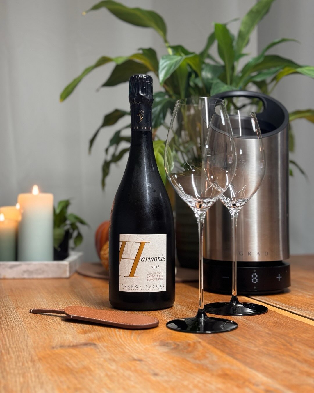 Complantage — ein Wort, das ich kannte, aber nie so direkt auf einem Etikett gesehen hatte. Bei der Harmonie 2018 von @champagnefranckpascal steht es schwarz auf weiß: Pinot Noi… (3)