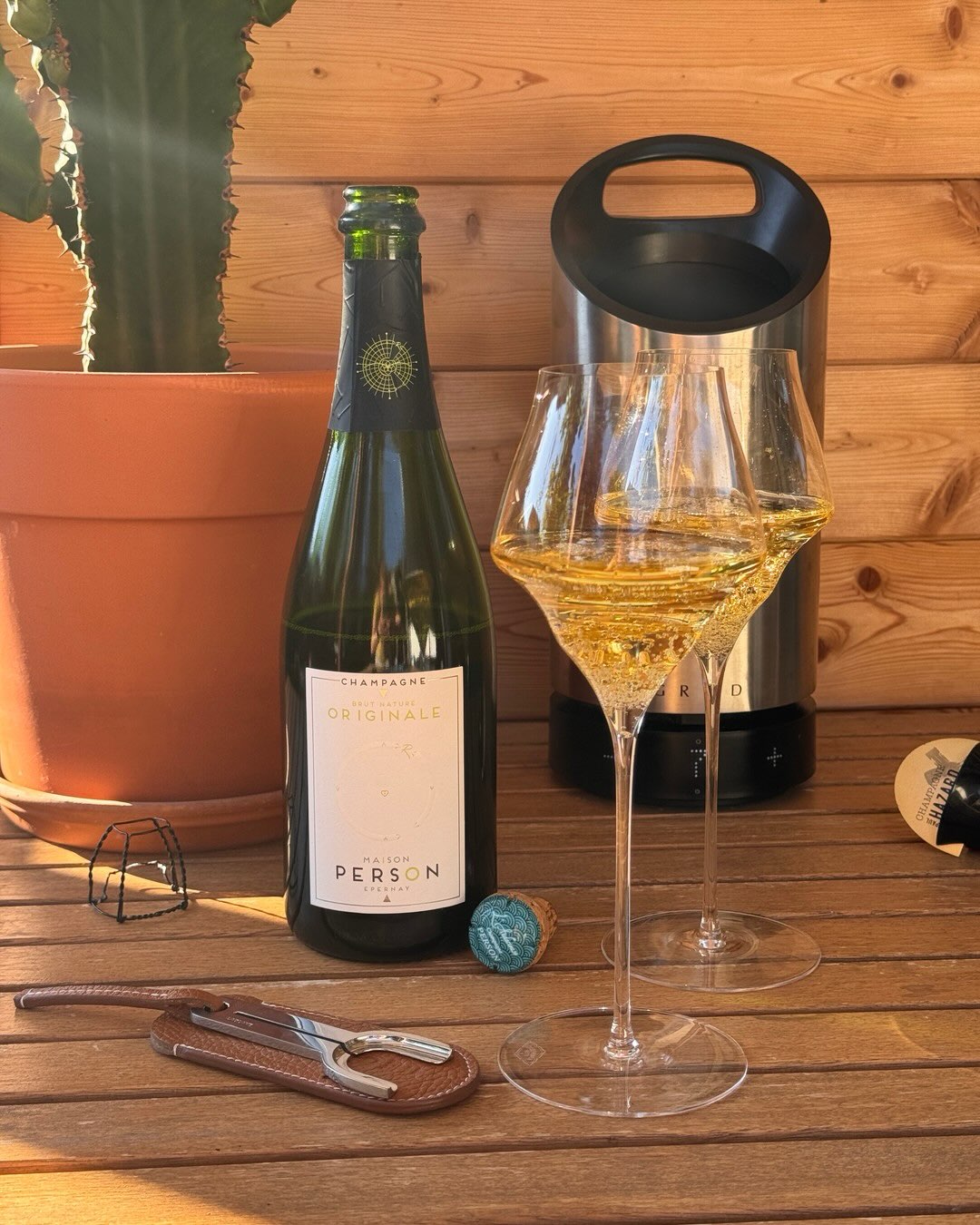 100% Chardonnay und 0% Zucker. Die ORIGINALE ist die einzige Brut-Nature-Cuvée von @champagne_person , einer in Epernay sitzenden Marke, die unter dem Négociant-Status von Apici… (1)