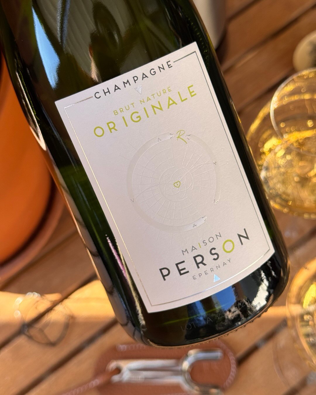 100% Chardonnay und 0% Zucker. Die ORIGINALE ist die einzige Brut-Nature-Cuvée von @champagne_person , einer in Epernay sitzenden Marke, die unter dem Négociant-Status von Apici… (10)
