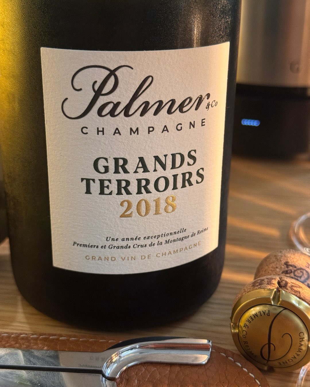 „Une année exceptionnelle.“ sagt das Etikett dieser 2018er Cuvée aus der Montagne de Reims. @champagnepalmer wurde 1947 von sieben Winzerfamilien in Reims gegründet und ist bis … (5)