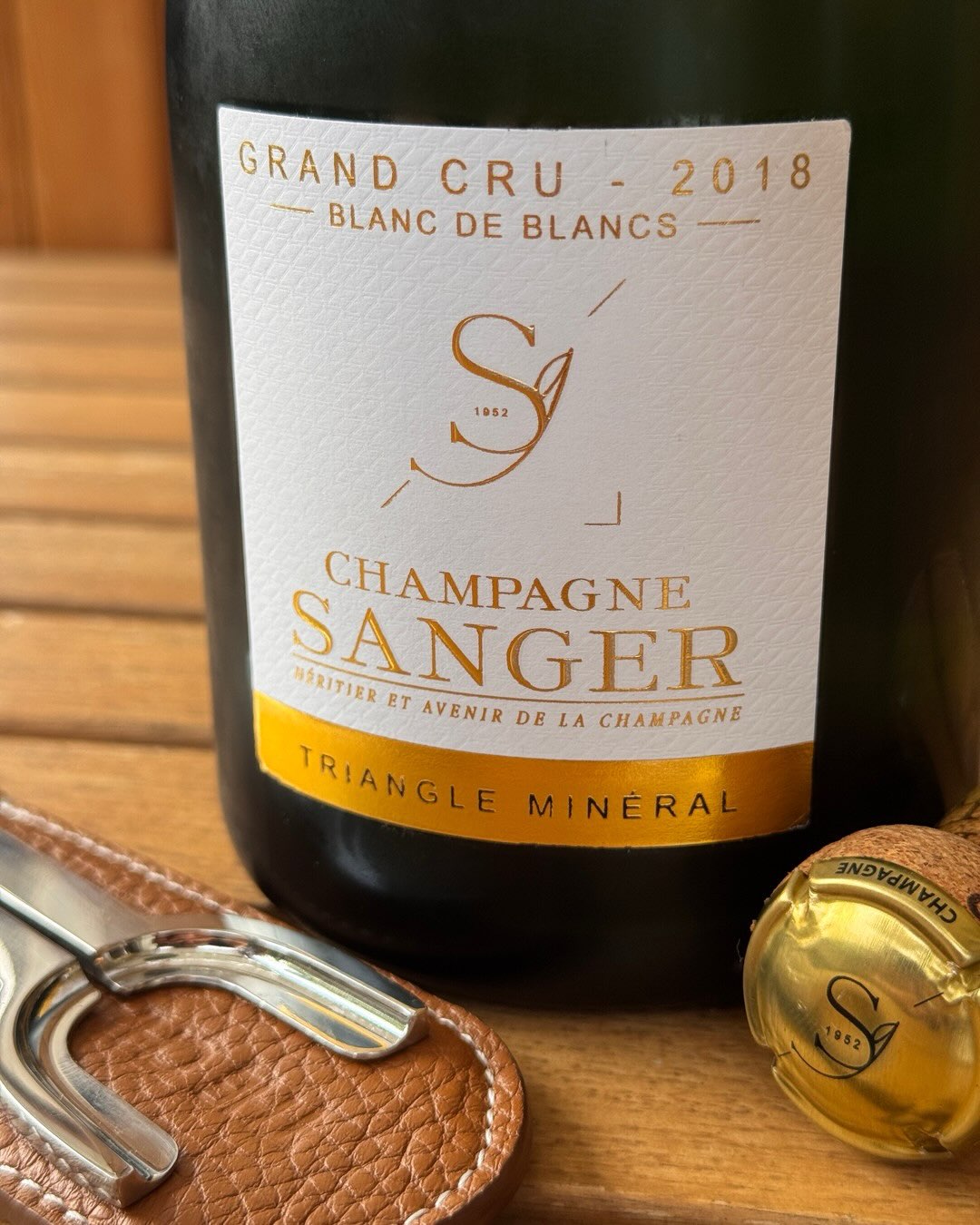 100% Chardonnay aus Avize, 2018er, sieben Jahre auf der Hefe, degorgiert erst im März 2026. Diese „Frische” ist spürbar, tut dem gut gereiften Blanc de Blancs aber keinen Abbruc… (5)